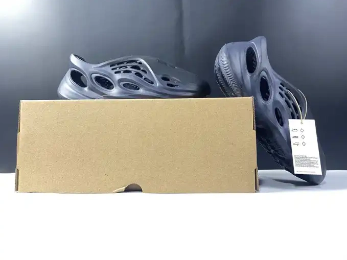 hype Blue Mineral Foam RNNR Adidas Yeezy GV7903 0509